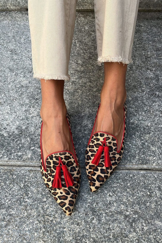 Daphne | Loafer à bout pointu avec gland rouge