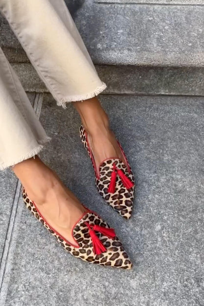 Daphne | Loafer à bout pointu avec gland rouge