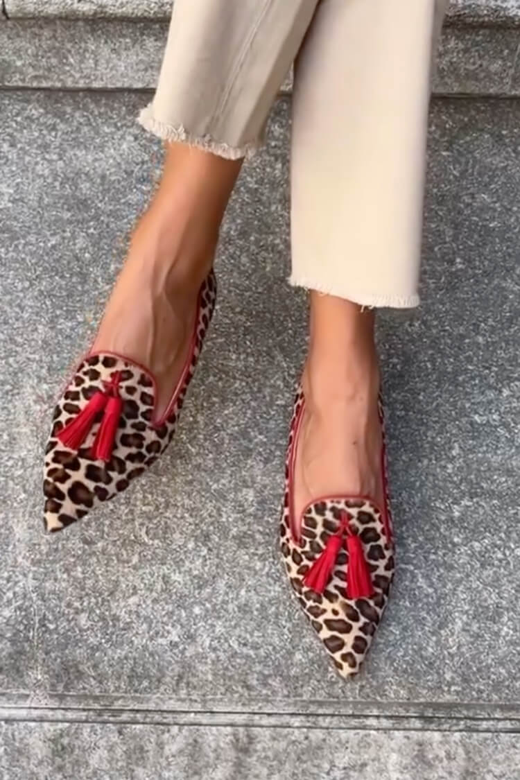 Daphne | Loafer à bout pointu avec gland rouge