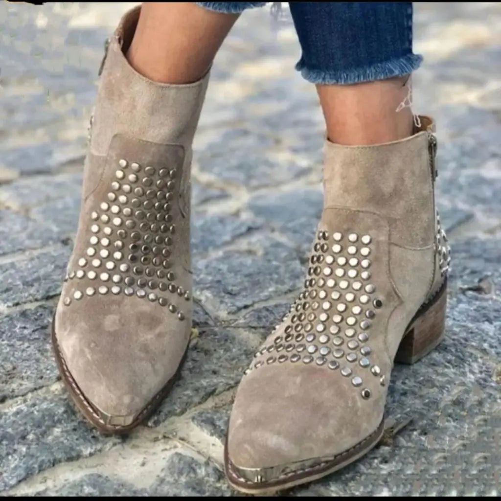 Bottines à talons avec clous Cadence