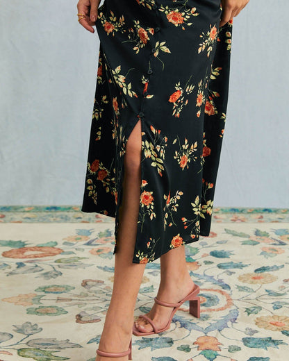 Astrid | Robe mi-longue noire à fleurs
